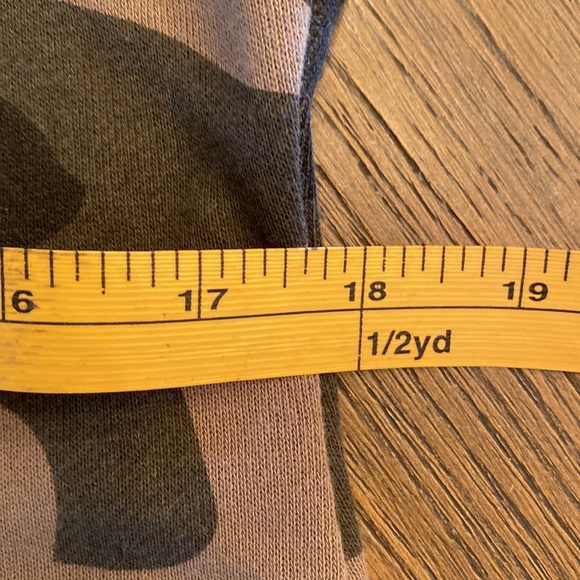 Guess sweatshirt dress with hood. Very comfortable - Picture 4 of 9